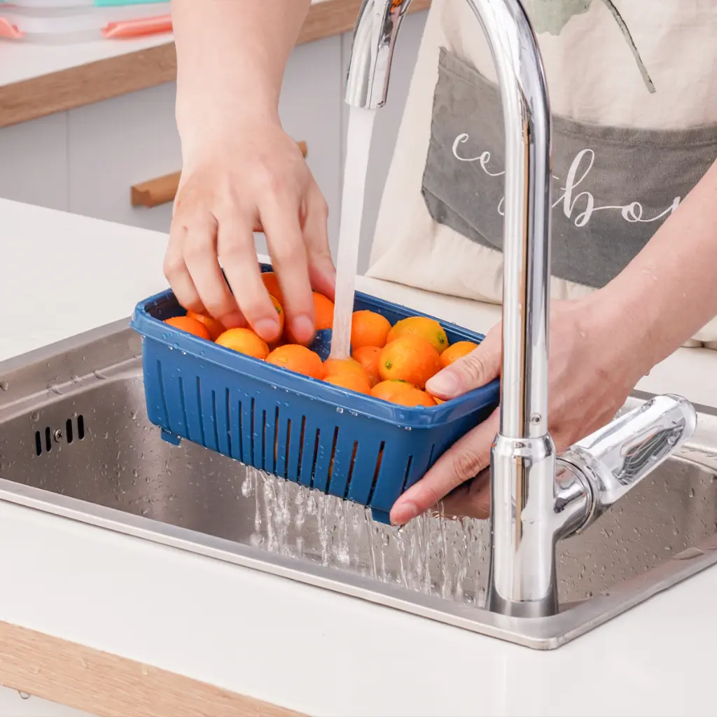 vague-plastic-rectangular-food-container-strainer-2-liter-lifestyle-5.jpg