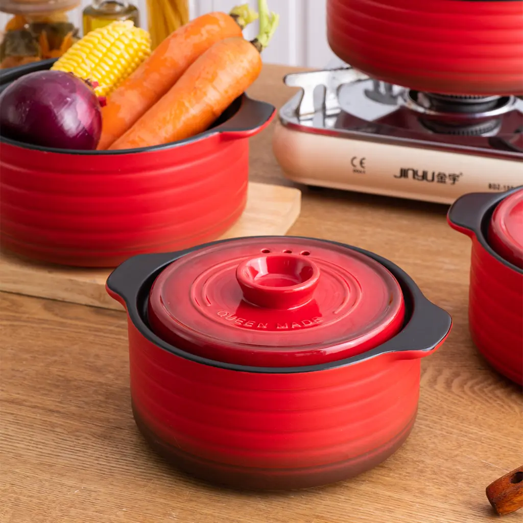 che-brucia-red-ceramic-direct-fire-casserole-1-liter-lifestyle-1.jpg