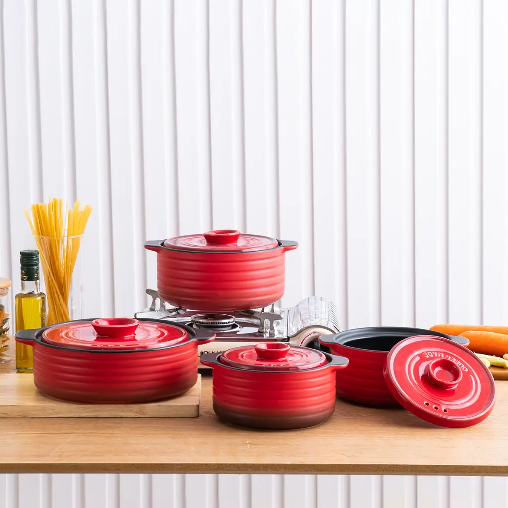 che-brucia-red-ceramic-direct-fire-casserole-1-liter-lifestyle-2.jpg