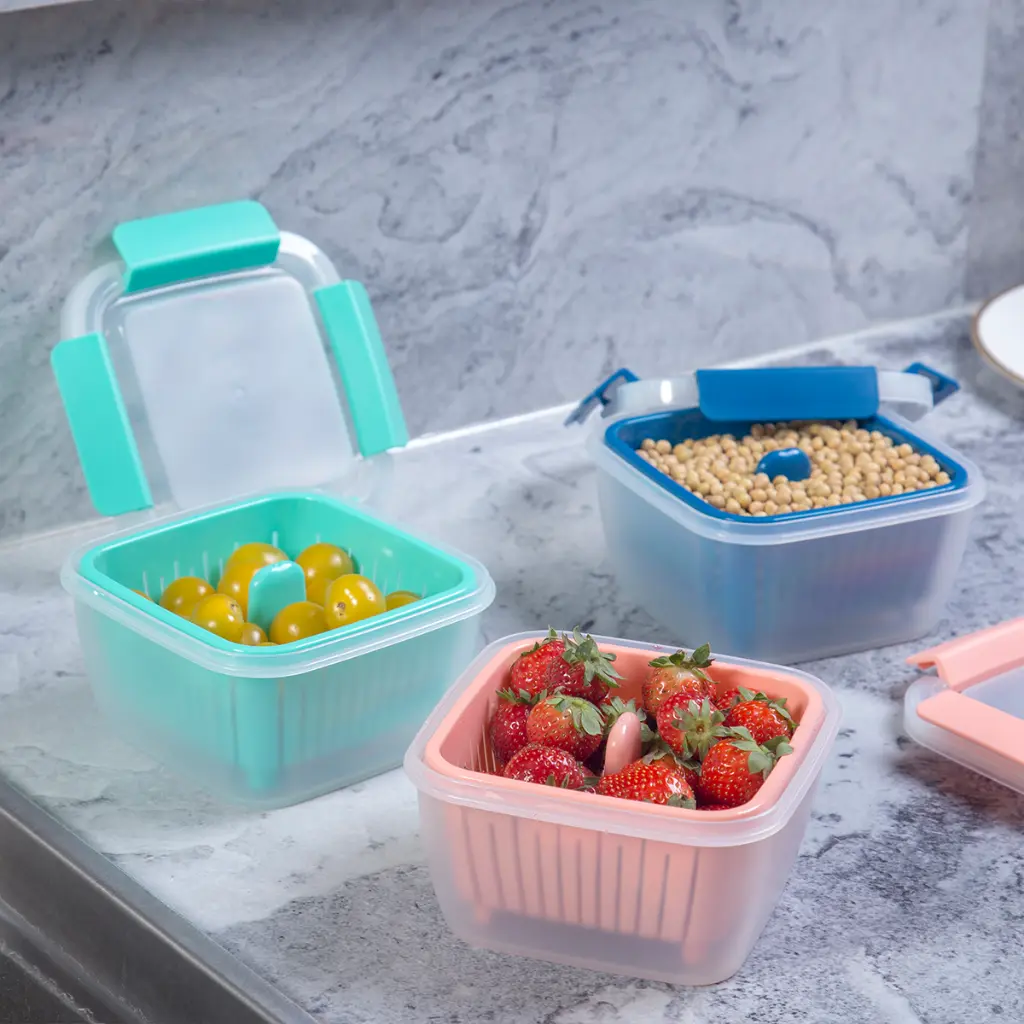 vague-plastic-square-food-container-strainer-1-liter-lifestyle-1.jpg