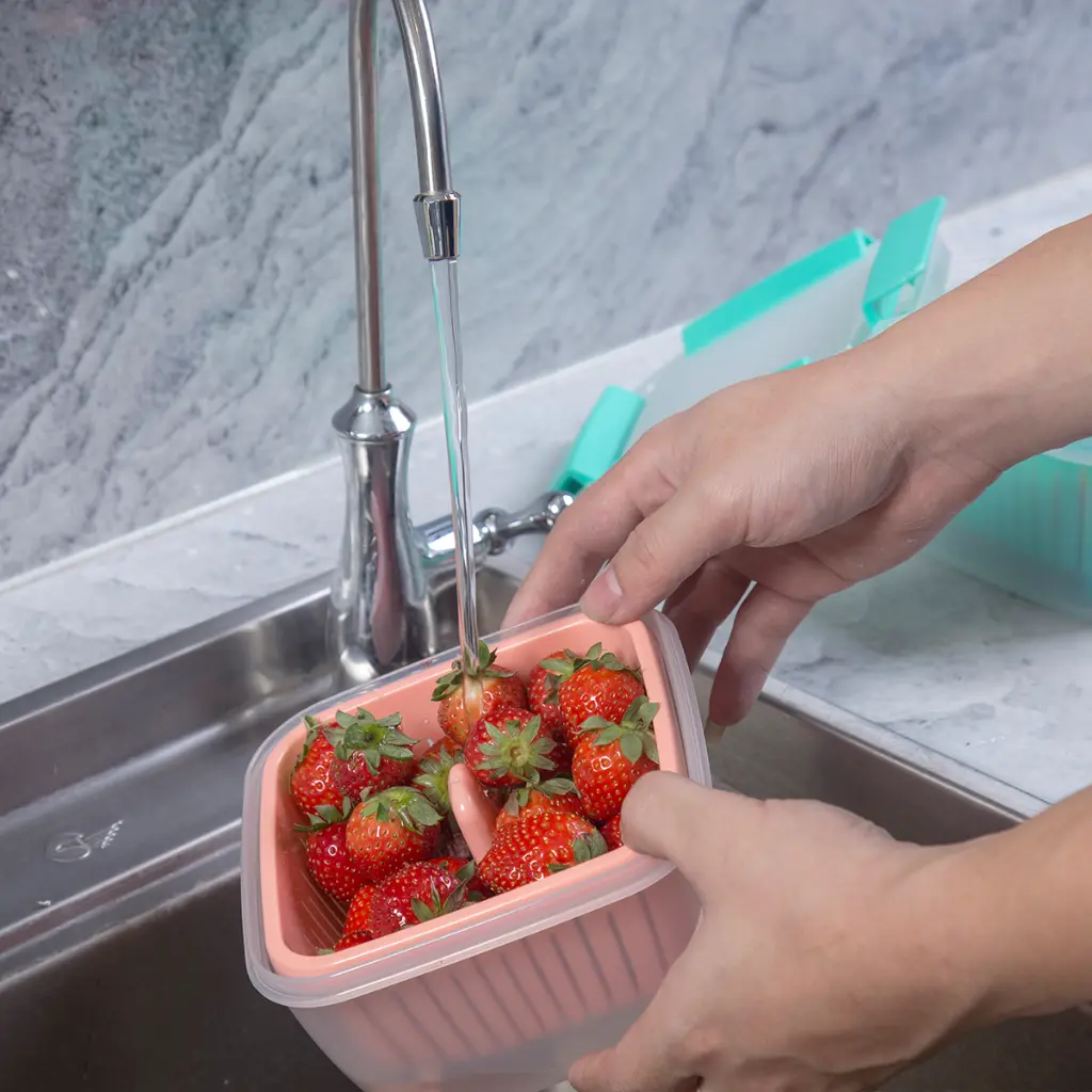 vague-plastic-square-food-container-strainer-1-liter-lifestyle-3.jpg