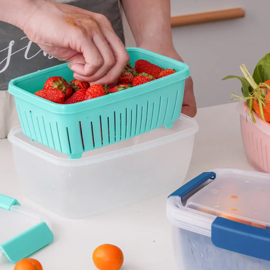 vague-plastic-rectangular-food-container-strainer-2-liter-lifestyle-3.jpg