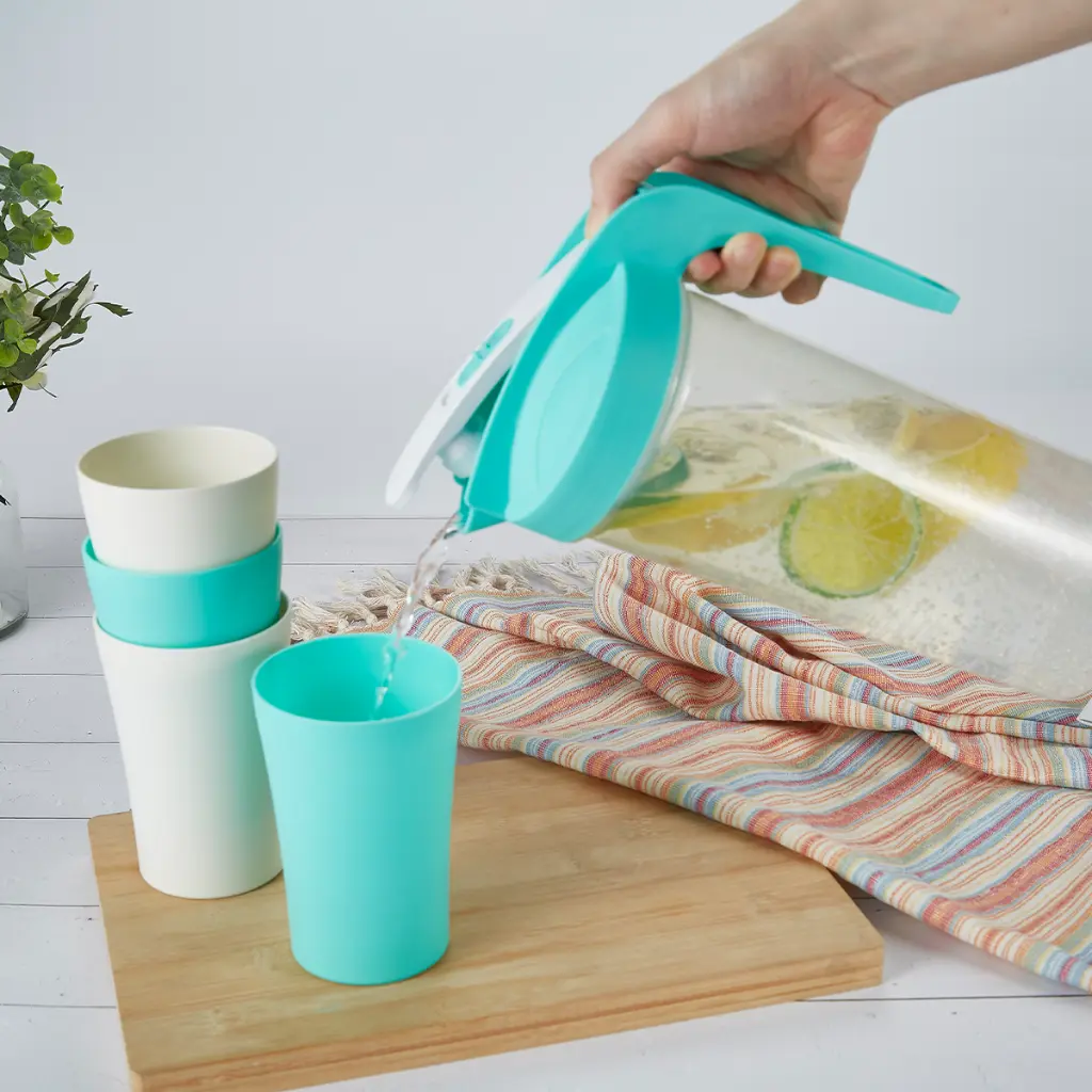 vague-plastic-pitcher-1-6-liter-4-cups-set-lifestyle-2.jpg