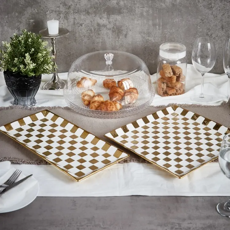 vague-acrylic-diamond-round-cake-set-serving-lifestyle-33-5-cm-2.jpg