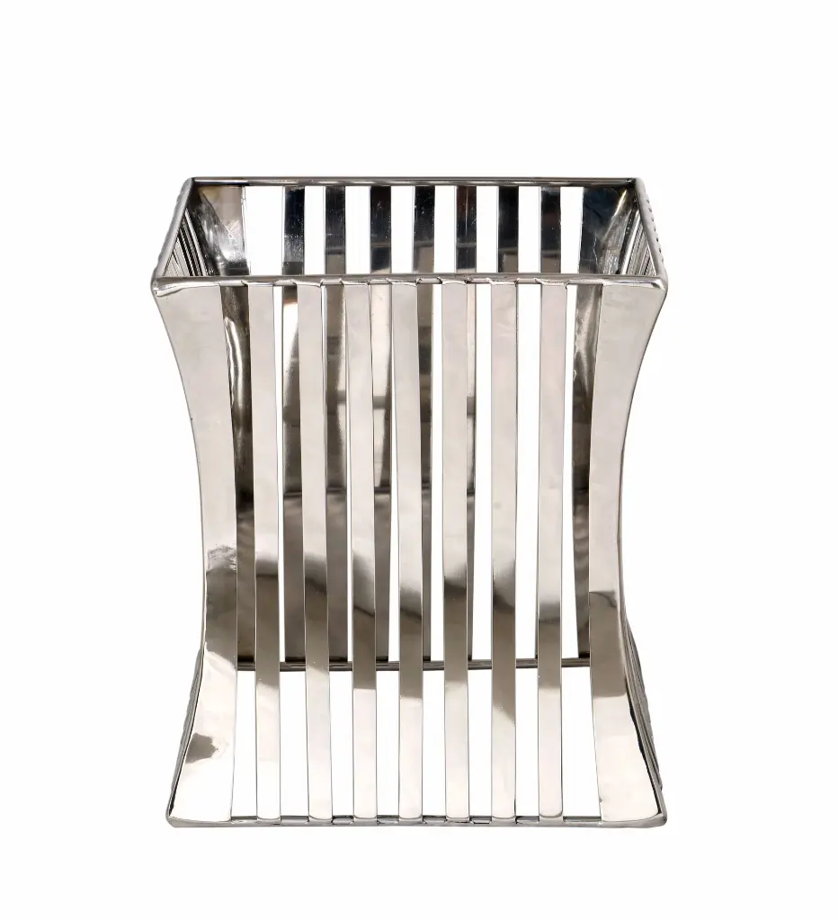 vague-stainless-steel-square-riser-set-3-pieces-detail.jpg