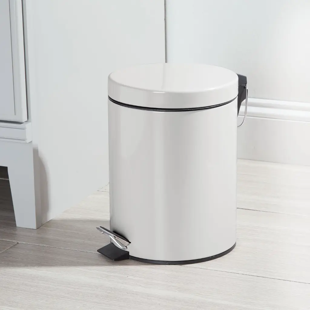 vague-white-stainless-steel-pedal-bin-5-liter-lifestyle-2.jpg