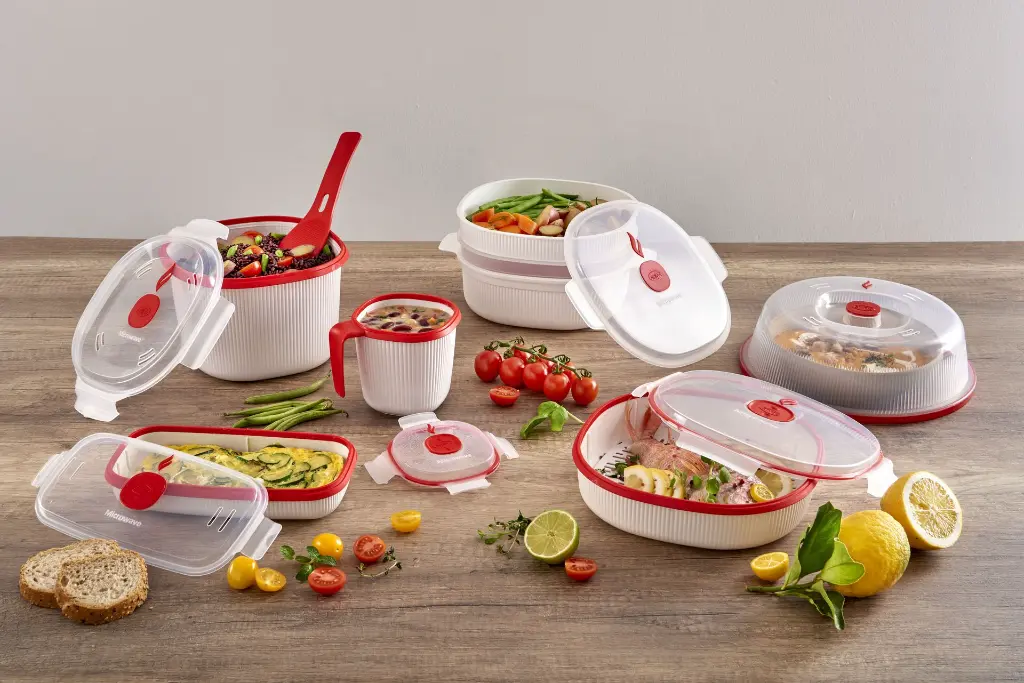 snips-plastic-microwave-airtight-dish-steamer-2-liter-lifestyle-3.jpg