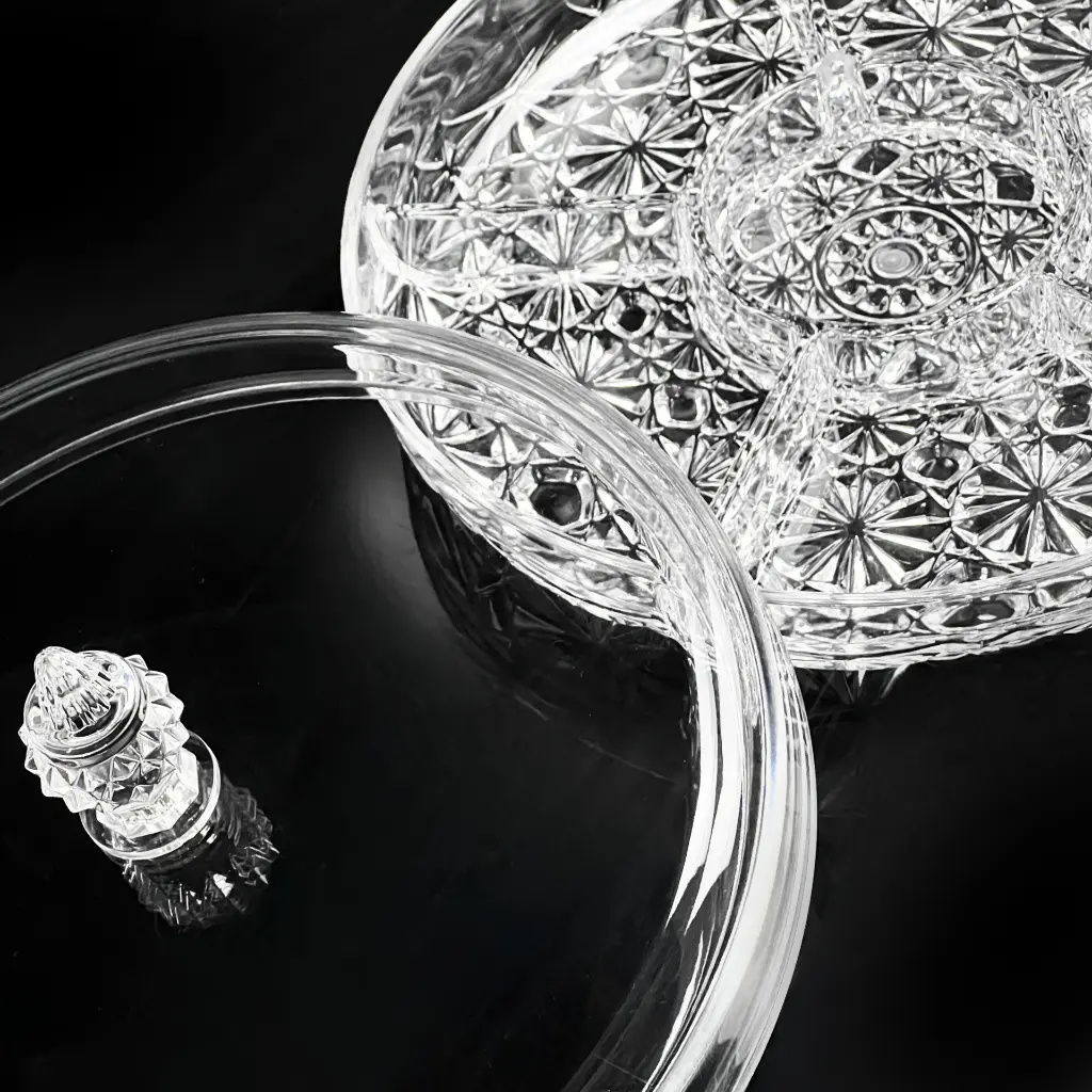 vague-round-acrylic-candy-box-6-partitions-lifestyle-25-4-cm.jpg