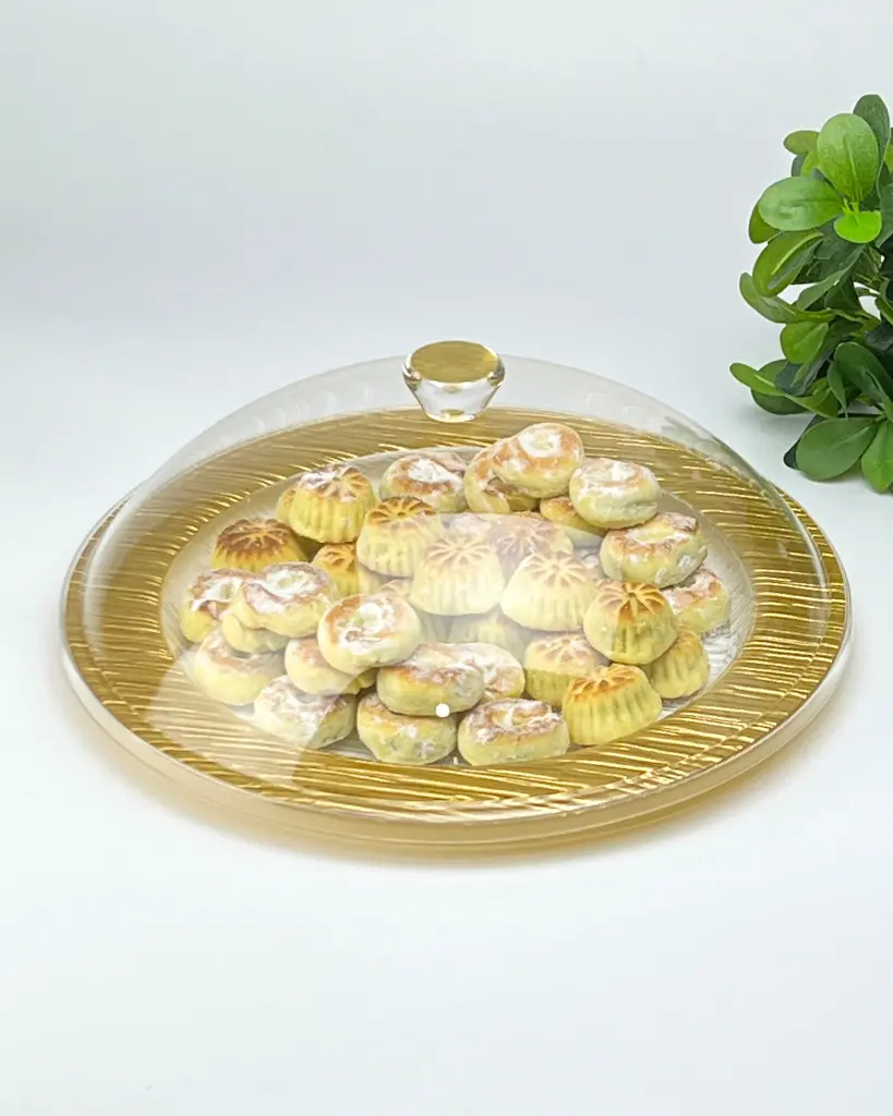 vague-acrylic-round-bark-golden-serving-set-lifestyle-2-35-cm.jpg