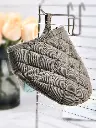 vague-silicone-oven-mitts-blue-grey-14x14cm-lifestyle-1.jpg