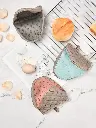 vague-silicone-oven-mitts-blue-grey-14x14cm-lifestyle-4.jpg